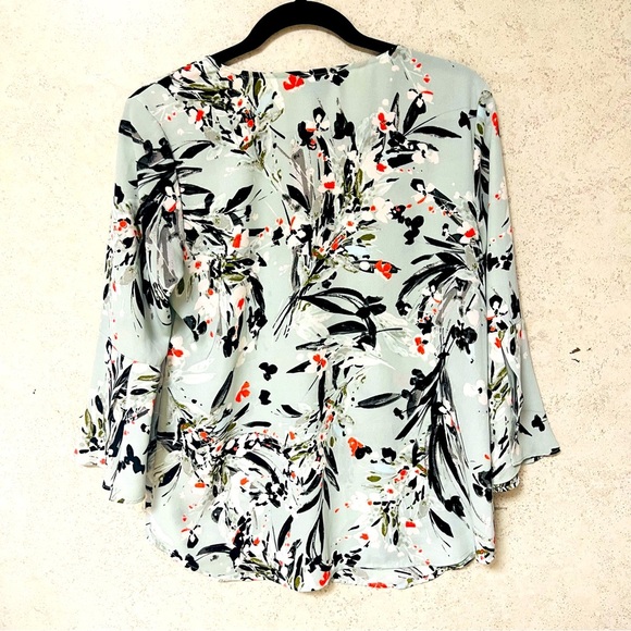 VAN HEUSEN PETITE SMALL WOMENS COLORFUL FLOWERY LIGHTWEIGHT FLOWING BELL BLOUSE - Picture 7 of 7
